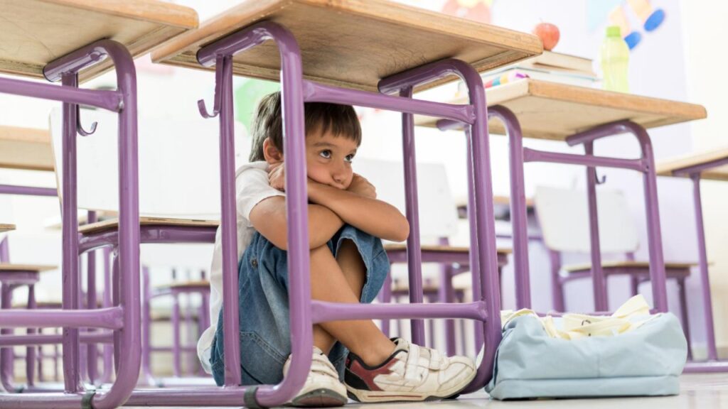 Sessiz çocuklar: Utangaçlık mı, sosyal kaygı mı?