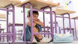 Sessiz çocuklar: Utangaçlık mı, sosyal kaygı mı?