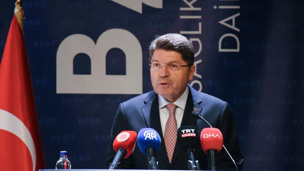 Adalet Bakanı Tunç, “Cumhurbaşkanımıza maalesef ağza alınmayacak cümlelerle hakaret eden bir muhalefet anlayışı var”…