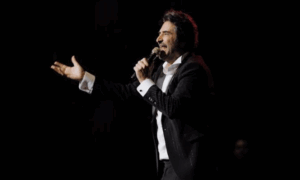 Türk Halk Müziği sanatçısı Mahsun Kırmızıgül Moskova’yı büyüledi…