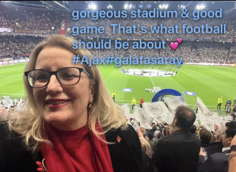 Amsterdam, Amsterdam olalı böyle bir gece yaşamadı: Cim bom tezahüratı Büyükelçimiz ile daha da gürleşti… 