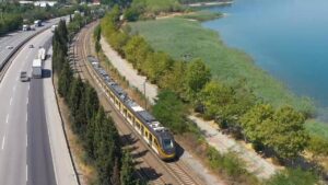 Bakan Uraloğlu, “Üretilen dördüncü Milli Banliyö Tren Seti Gaziantep Büyükşehir Belediyesine teslim edildi”