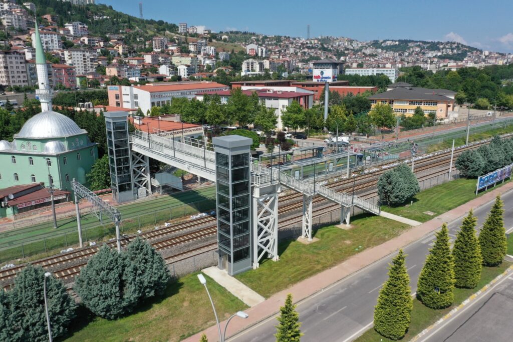 Kocaeli Büyükşehir Belediyesi’den:  Son 6 yılda 18 yeni üst geçit, 38 engelli asansörü