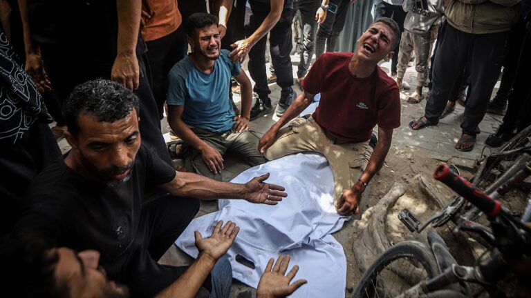 Terör örgütü katil İsrail ordusunun Gazze Şeridi’nde saldırılar gece-gündüz devam ediyor…