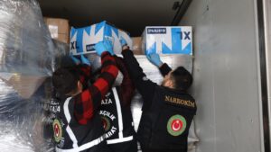 Gümrüklerde piyasa değeri 1 milyar 26 milyon lira olan uyuşturucu madde ele geçirildi