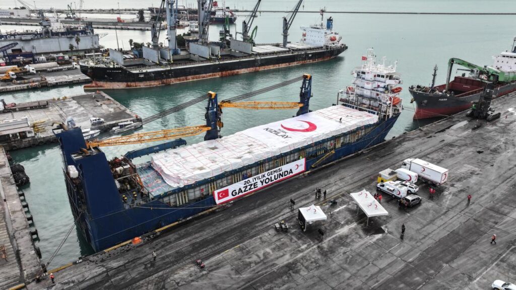 Türk Kızılay’ın Gazze’ye gönderilmek üzere hazırladığı, 20. “İyilik Gemisi”, Mersin’den yola çıktı…