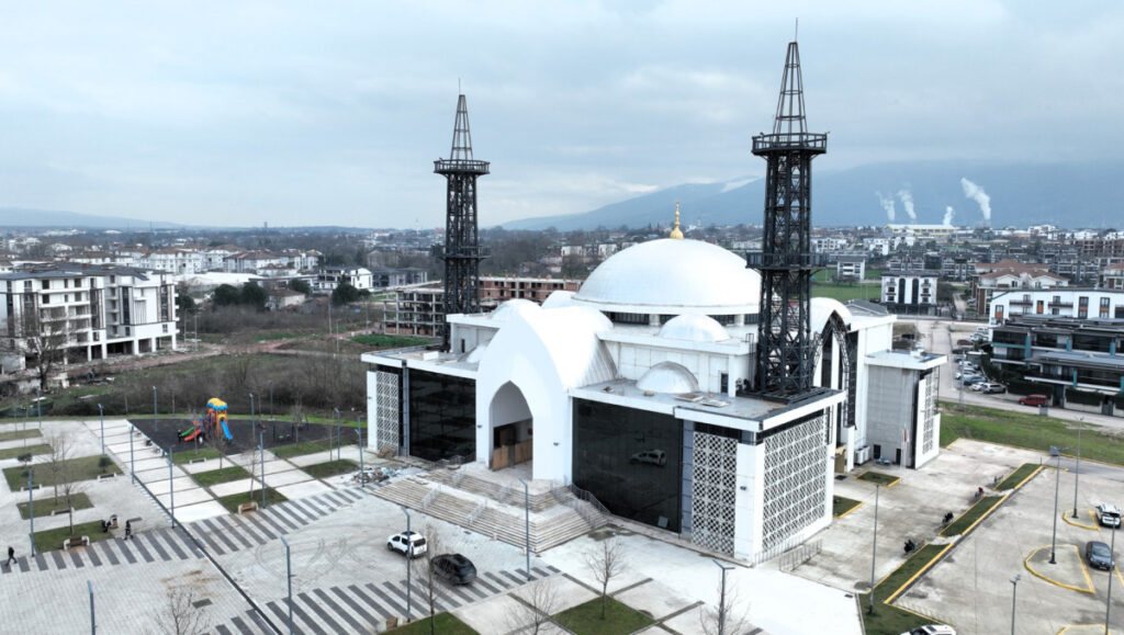 Kocaeli’n Kartepe Kent Meydanı Camii ilk teravihle açılıyor