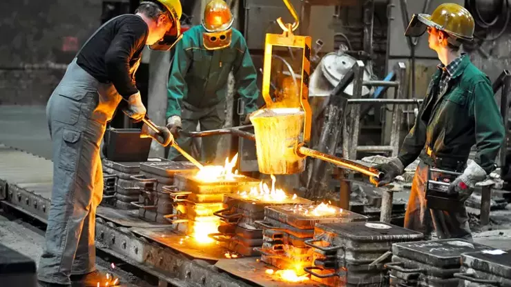 Türkiye ham çelikte, üretimini artırarak pozitif ayrışan ülkeler arasında yerini aldı…