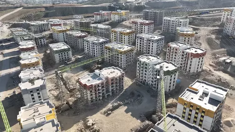 Türkiye’nin 6 Şubat 2023’te depremlerin yol açtığı hasarların giderilmesi ile bölgenin yeniden imarına yönelik çalışmalar sürüyor.