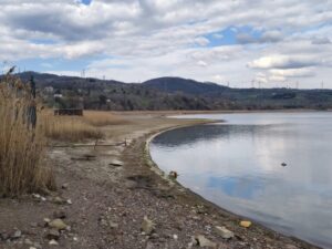 Sapanca Gölü’nde Sular Çekildi: Balıkların Yüzdüğü Yerde Şimdi Yürüyüş Yapılıyor