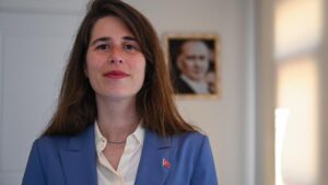 İstanbul’daki uyuşturucu soruşturması kapsamında CHP’li Çeşme Belediye Başkanı Lal Denizli ifadeye çağırıldı.