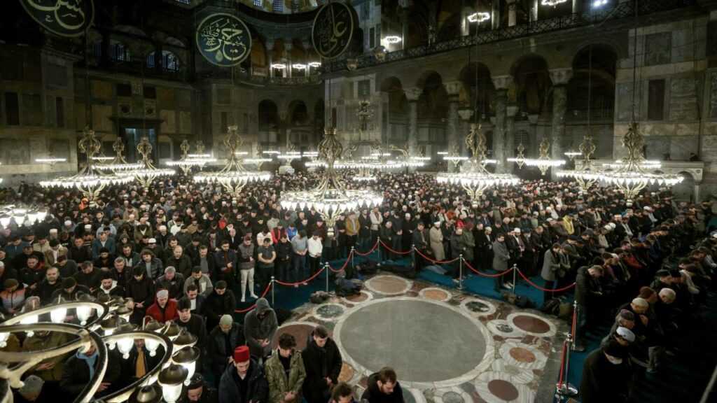 Camilerde ilk teravih coşkusu bugün…