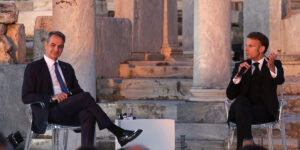 Fransa Cumhurbaşkanı Emmanuel Macron’dan Yunanistan’a destek vaadi