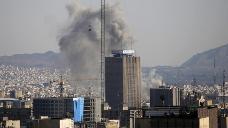 ABD ve İsrail’e ait savaş uçakları, Tahran’daki Şerif Teknoloji Üniversitesi veri merkezini hedef aldı