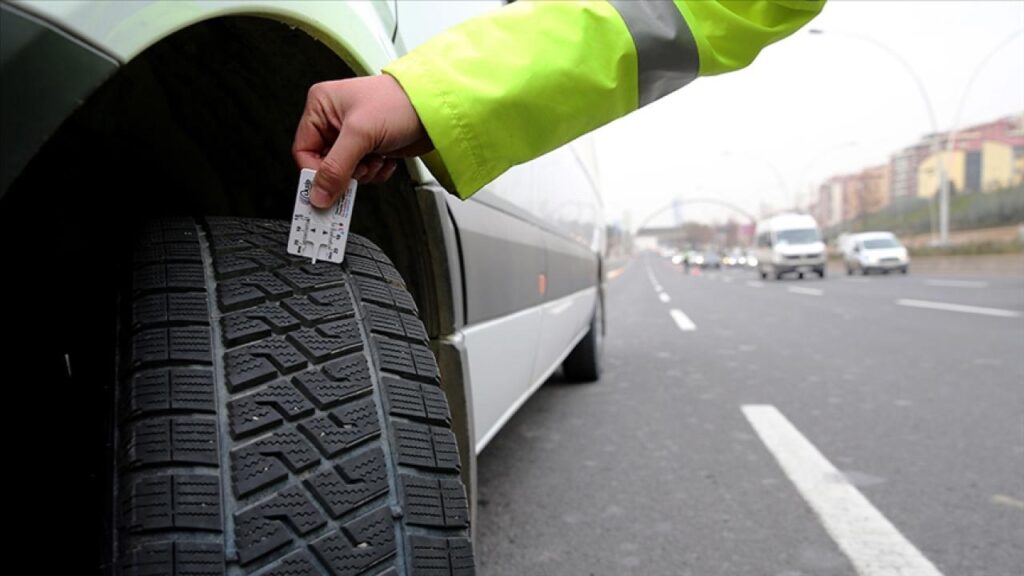 Şehirler arası yük ve yolcu taşıyan ticari araçlarda zorunlu olan kış lastiği uygulaması bugün itibarıyla sona erdi
