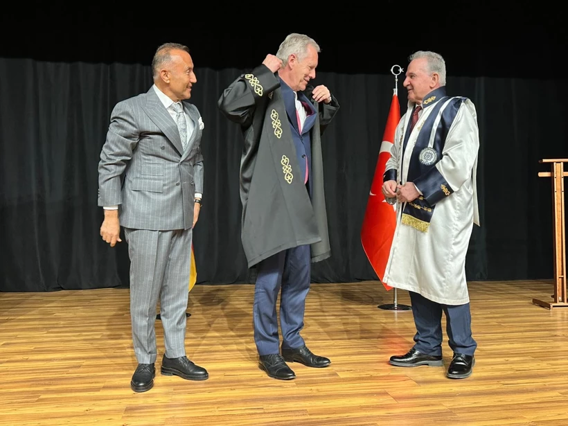 Almanya Federal Cumhuriyeti’nin 10. Cumhurbaşkanı Christian Wulff’a ‘Fahri Doktora’ töreninden notlar…