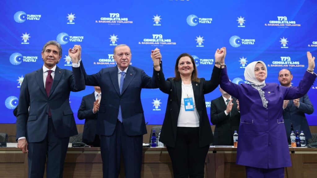 Afyonkarahisar ve Dinar belediye başkanları AK Parti’ye katıldı