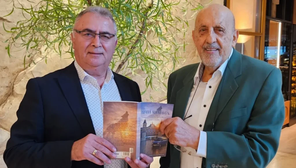 Amsterdam’a Mavi Bir Yolculuk: Veyis Güngör’ün “Mavi Minibüs” Kitabı Önceki Akşam Tanıtıldı